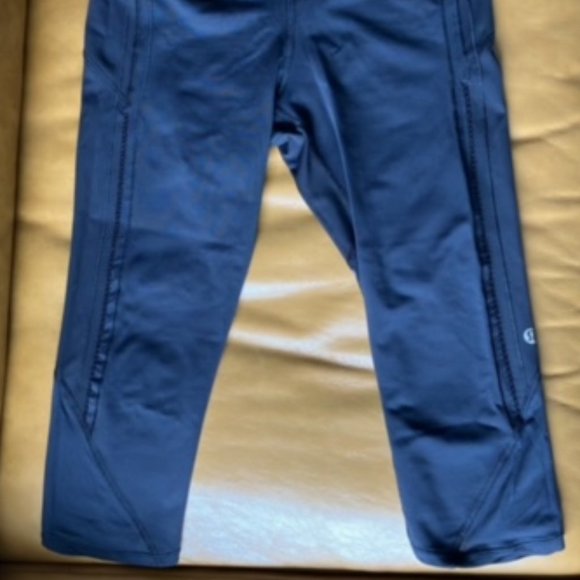 Lululemon Black Crops, 4 - Picture 7 of 7